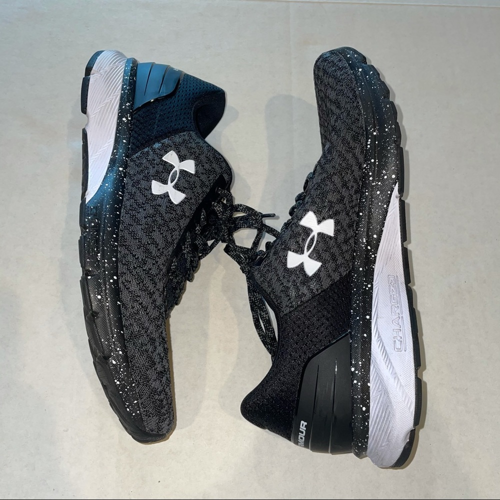 Under Armour Men’s sneakers size 9 black/gray euc